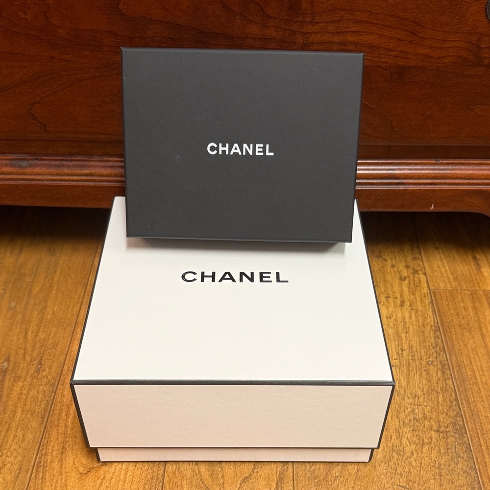 CHANEL Black and White Gift Box Duo